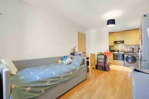 2 bedroom flat for sale, Highfield Road, Feltham TW13