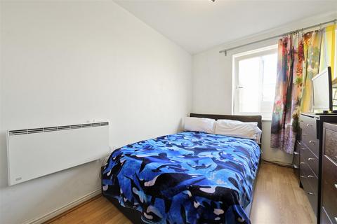 2 bedroom flat for sale, Highfield Road, Feltham TW13