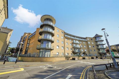 2 bedroom flat for sale, Berberis House, Feltham TW13