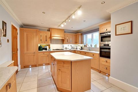 5 bedroom detached house for sale, Danesbury Park, Bengeo SG14