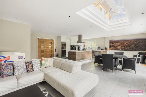 5 bedroom detached house for sale, Henrietta Gardens, Winchmore Hill, N21