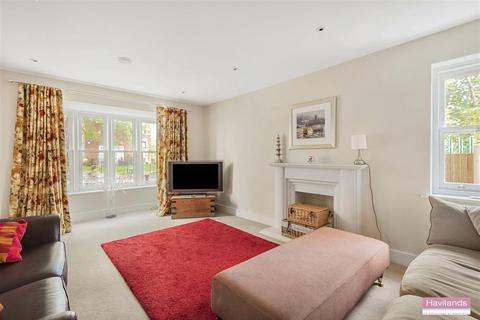 5 bedroom detached house for sale, Henrietta Gardens, Winchmore Hill, N21