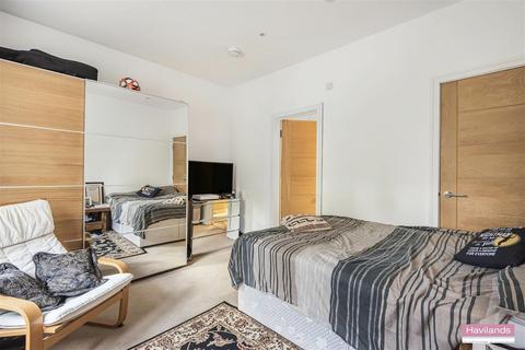 7 Henrietta Gardens, London, N21 3BF