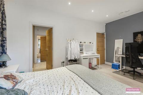 7 Henrietta Gardens, London, N21 3BF