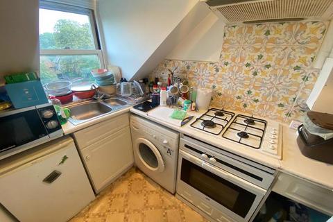 Studio to rent, Kingston Road,London