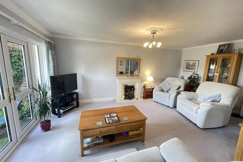 2 bedroom retirement property for sale, Earls Manor Court, Salisbury SP4