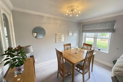 2 bedroom retirement property for sale, Earls Manor Court, Salisbury SP4