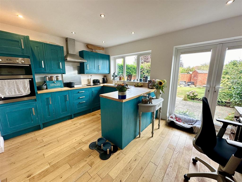 Kitchen breakfast room