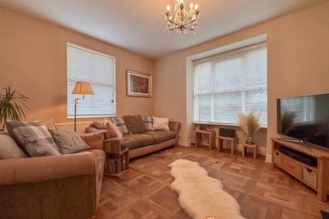 2 bedroom flat for sale, High Street, 1 NG23