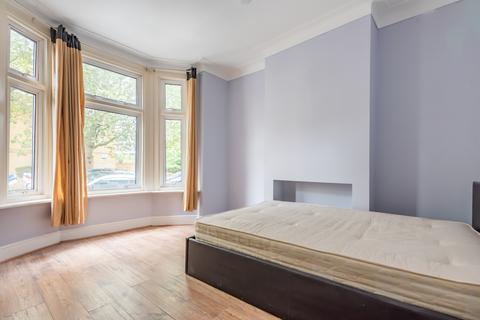 4 bedroom house to rent, Furley Road London SE15