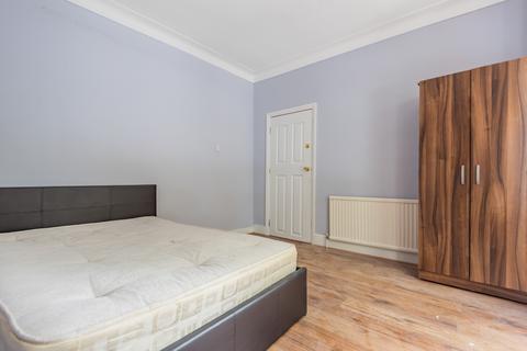 4 bedroom house to rent, Furley Road London SE15