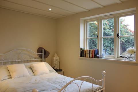 3 bedroom semi-detached house to rent, Burford