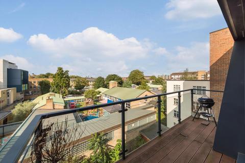 2 bedroom apartment for sale, Halesworth Court, Alfred Street, London, E3