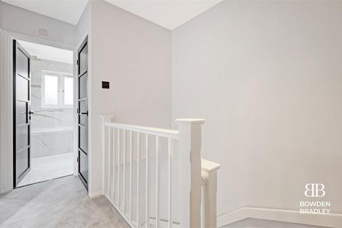 6 Trafford Close, Ilford, IG6 3DQ