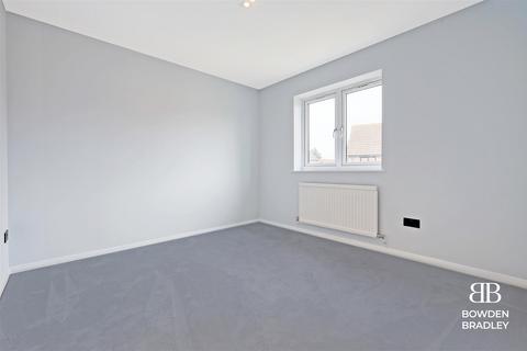 6 Trafford Close, Ilford, IG6 3DQ