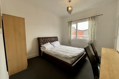 2 bedroom flat to rent, Portland Place Mottram Road, Stalybridge, Cheshire, SK15