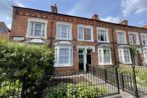 3 bedroom terraced house to rent, College Avenue, Leicester