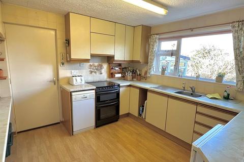 5 bedroom bungalow for sale, Meadow Close, Landkey, Barnstaple