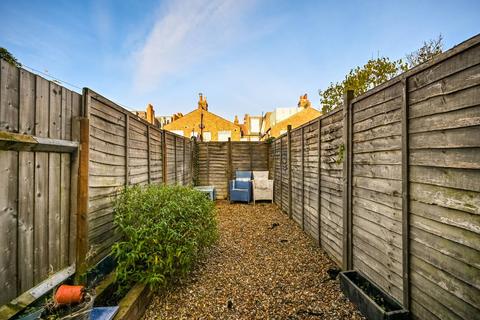 2 bedroom maisonette to rent, Mellison Road, Tooting, London, SW17