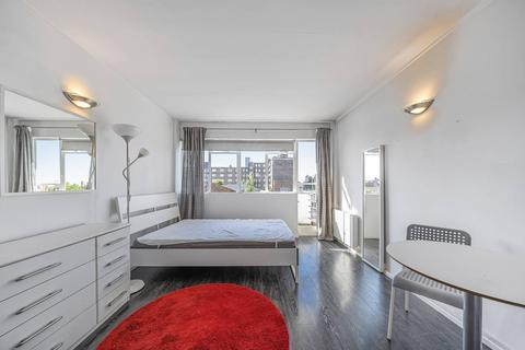 Studio for sale, Pullman Court, Streatham Hill, London, SW2