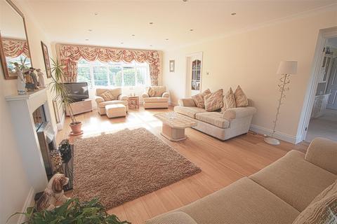 4 bedroom detached house for sale, Kennel Lane, Billericay CM11