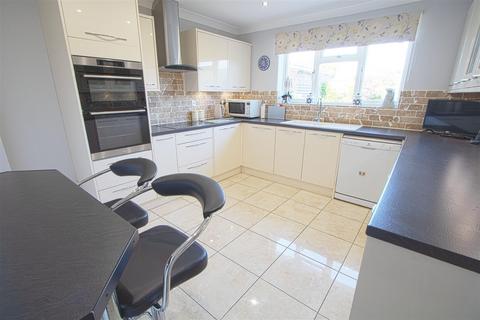 4 bedroom detached house for sale, Kennel Lane, Billericay CM11