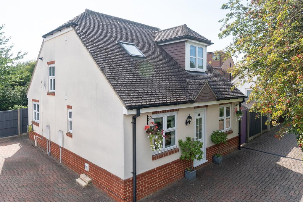 Birling Road, Snodland, Kent 3 bed chalet for sale £450,000