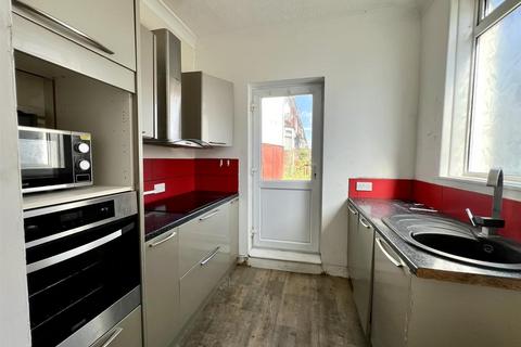 2 bedroom flat for sale, North End Avenue, Portsmouth