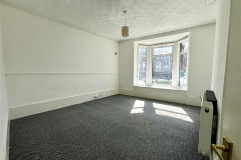 2 bedroom flat for sale, North End Avenue, Portsmouth