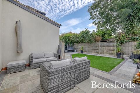 19 Eugene Close, Romford, RM2 6DJ