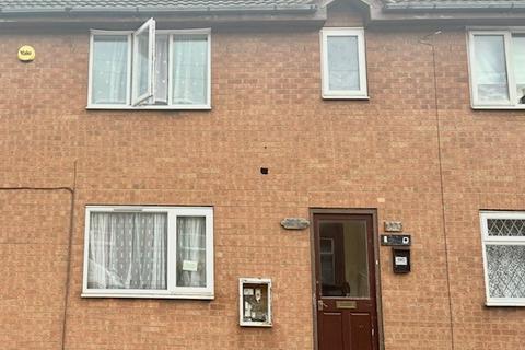 3 bedroom flat to rent, Stortford Street, Grimsby DN31