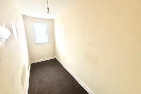 3 bedroom flat to rent, Stortford Street, Grimsby DN31