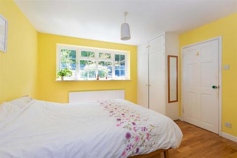 68 Valley Road, Henley-on-thames, RG9 1RR