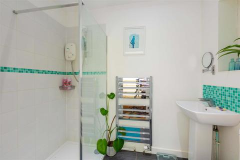 68 Valley Road, Henley-on-thames, RG9 1RR