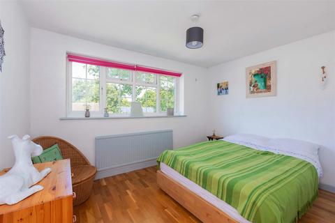 68 Valley Road, Henley-on-thames, RG9 1RR