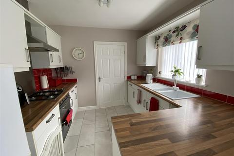 6 Cwrt Lando, Pembrey, Burry Port, SA16 0YE
