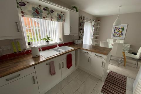 6 Cwrt Lando, Pembrey, Burry Port, SA16 0YE