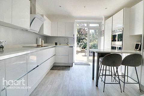 4 bedroom detached house for sale, Warminster Road, London