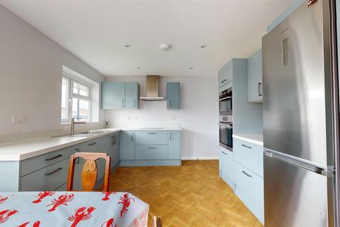 16 Pynne Close, Bristol, BS14 8QW