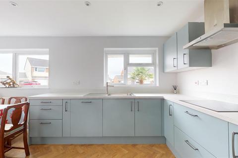 16 Pynne Close, Bristol, BS14 8QW