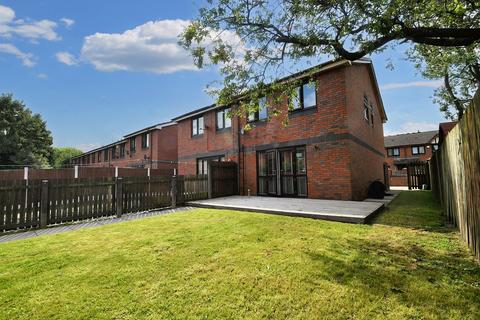 3 bedroom semi-detached house for sale, Parish View, Salford, M5