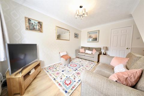 2 bedroom semi-detached house for sale, Cundall Close, Hull