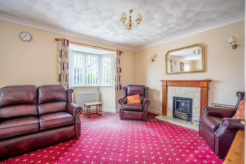 3 bedroom detached bungalow for sale, Turnberry Drive, York