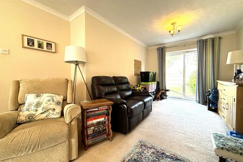 4 bedroom semi-detached house to rent, Hamble Road, Swindon SN25