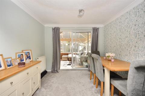 53 Grasmere Close, Eastbourne, BN23 8JE