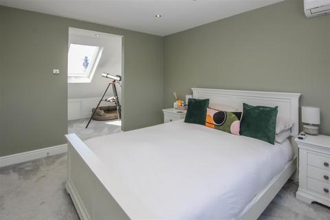 28 Mascalls Lane, Brentwood, CM14 5LR