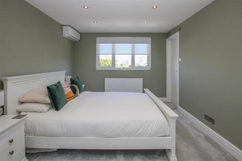 28 Mascalls Lane, Brentwood, CM14 5LR