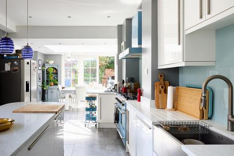 120 Airedale Avenue South, London, W4 2PX