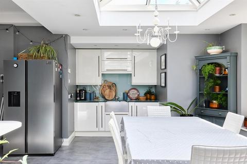 120 Airedale Avenue South, London, W4 2PX