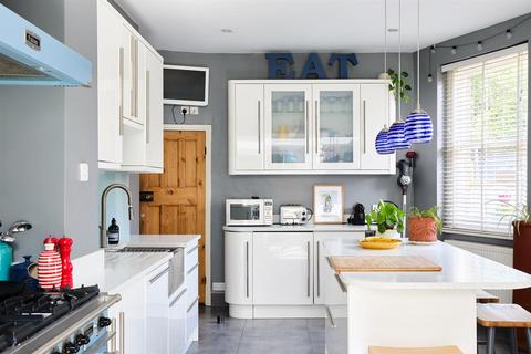 120 Airedale Avenue South, London, W4 2PX